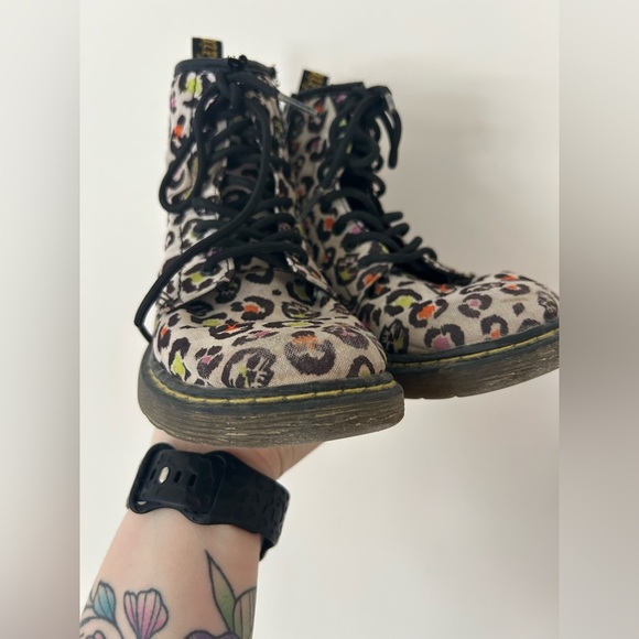 Dr. Martens Kids' Delaney Leopard Canvas Lace Low Boots - White Size 3 Girls - Picture 3 of 9
